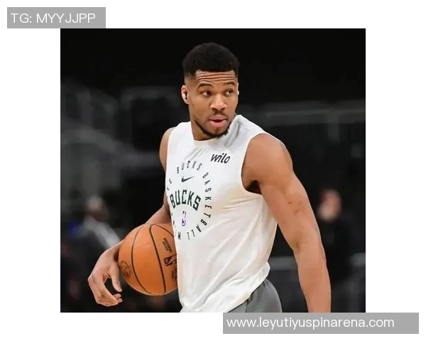 字母哥半场表现惊艳7投6中贡献15分6篮板带领球队打破国王防线